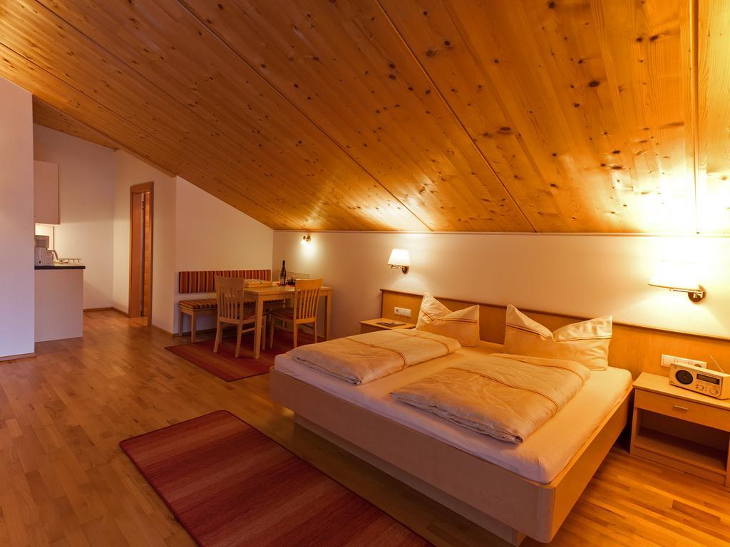 Haus Sebastian Apartment Lech am Arlberg Room photo